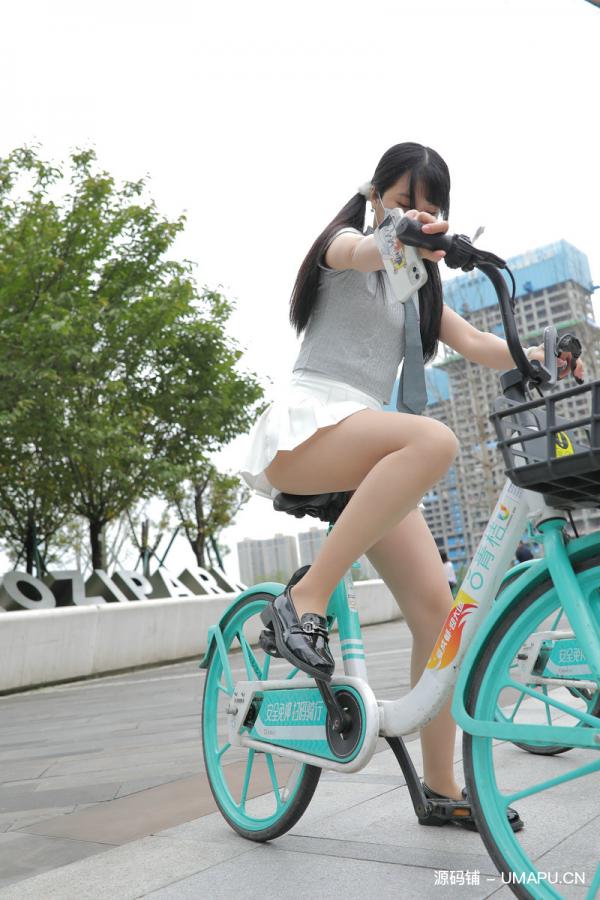 加菲mao街拍作品-骑着青桔单车的肉丝女孩